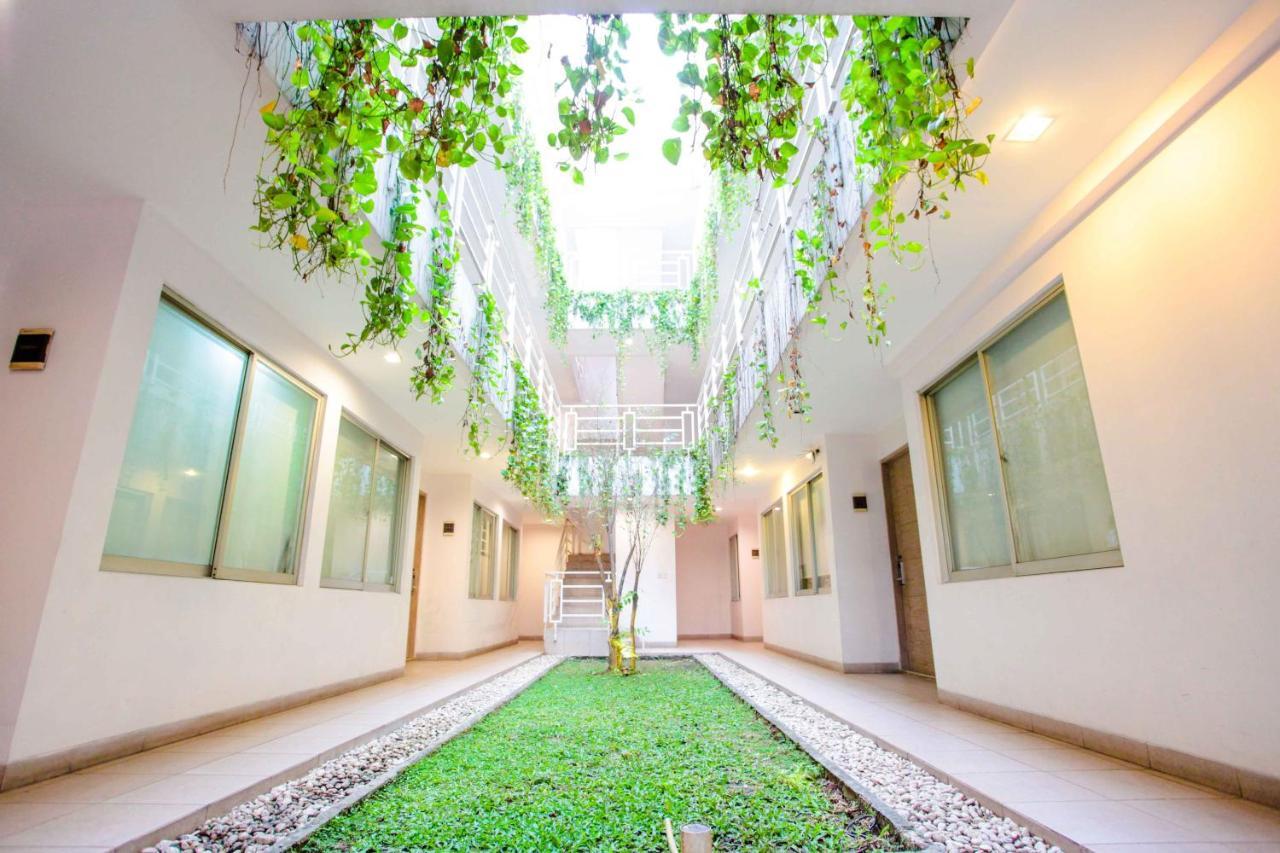 เลอกรีน สวีท ปจมโปงัน Hotel จาการ์ตา ภายนอก รูปภาพ